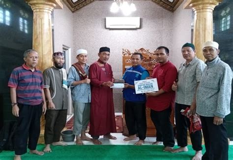 Jamaah Masjid Al Iman Kompleks Hankam Donasikan Rp10 Juta Lebih Untuk