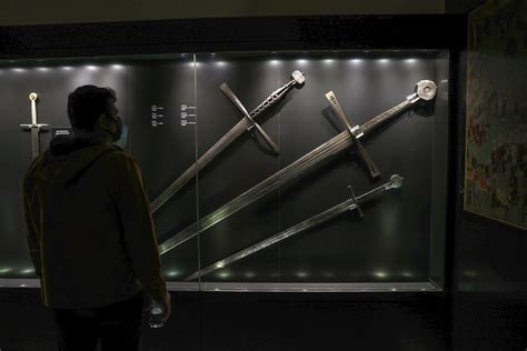 Relics of battles 1 300 year old weapons restored in Topkapı Museum