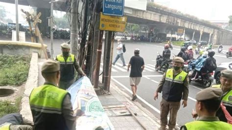 Pengamat Politik UGM Baliho Jelang Pemilu Hanya Sampah Visual