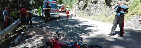 Scontro Tra Due Motociclisti Morti Entrambi Uno Finisce Nel Burrone