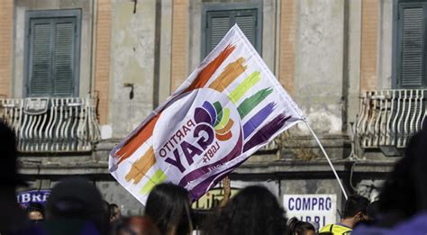 Napoli Aggressione Omofoba Contro Due 30enni Devo Fare A Pezzi Questi Gay