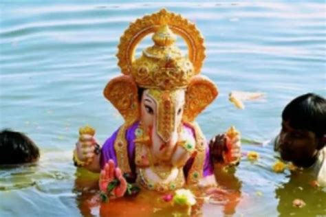 Ganesh Visarjan 2022 गणपति विसर्जन के दौरान भूलकर भी ना करें ये