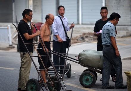 Group Naked Workers Carry Goods Huitong Editorial Stock Photo Stock Image Shutterstock