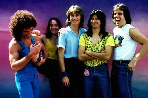 The Five Best Covers of Journey's "Don't Stop Believin'" - Cover Me