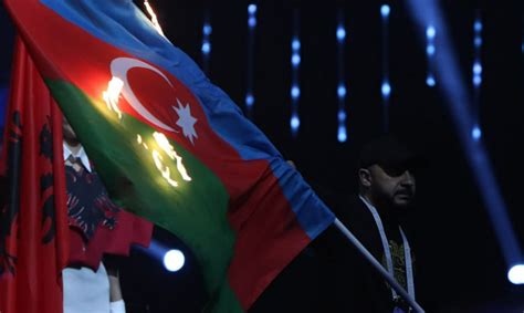 Провокатор попытался сжечь на открытии чемпионата в Ереване флаг ...