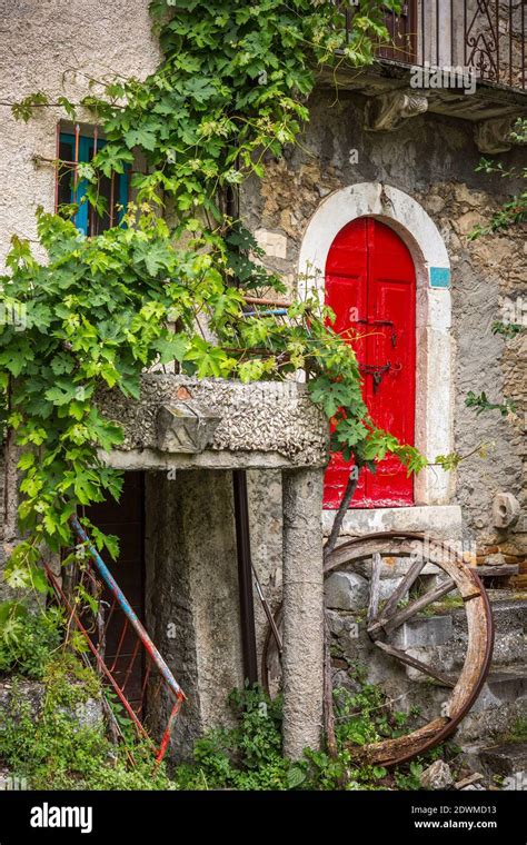 Red Door Hi Res Stock Photography And Images Alamy