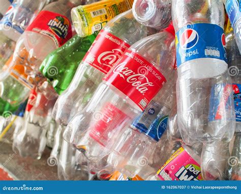 Pila De Botellas De Plástico Vacías De Refresco Recogidas Para Su