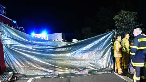 FOTOS Mannheim Sandhofen Viernheim Auto Kracht Auf A6 In Lastwagen