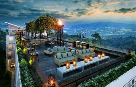 Keindahan Pemandangan Dari Fifteen Celcius Skylounge Hotel Amarta Hills