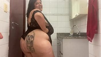 Bbw tesão gozou no chão do banheiro XNXX