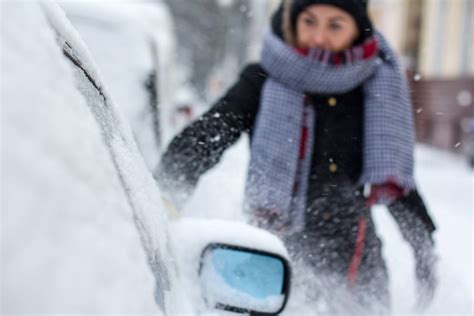 Odmrażacz do szyb najlepszy sposób na zamarznięte szyby moje auto pl