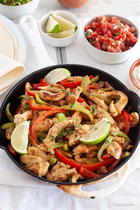 Deliciosas Fajitas De Pollo Y Verduras Salteadas