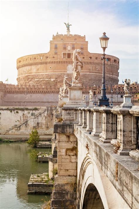 Roma Castel Saint Angel E Ponte Sobre O Rio De Tibre Marco De Roma