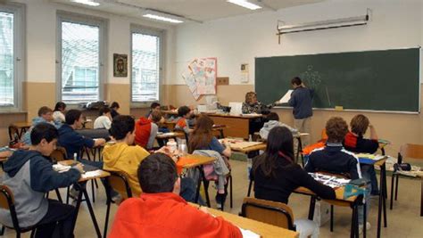 Prof picchia l alunno Essere gay è una brutta malattia