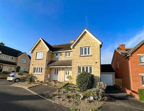 Walnut Close Witney Oxfordshire Ox28 3 Bed Semi Detached House For