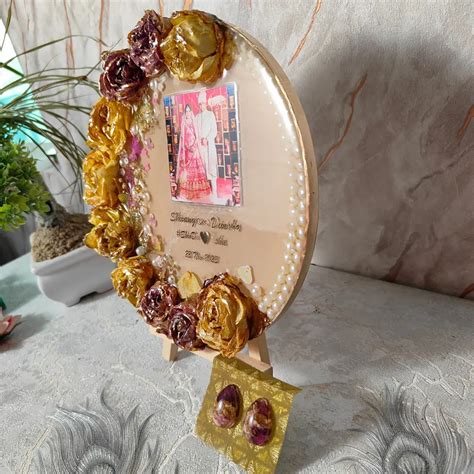 Round Varmala Preserved Couple Photo Frame With Date Inch