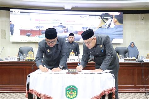 Bupati Dan Dprd Lutim Tandatangani Persetujuan Bersama Atas Dua