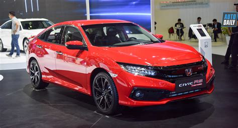 H N Tri U Ng Ch N Mazda Sedan Hay Honda Civic Rs