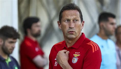 Nova jóia do Benfica João Neves saiu mas Roger Schmidt aponta para