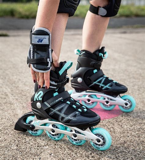 Roller Skates Vs Rollerblades Which Is Safer Rttwst Org