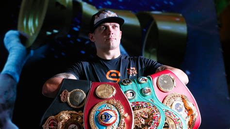 Бокс: Усик рішенням суддів переміг Джошуа і став чемпіоном світу у ...