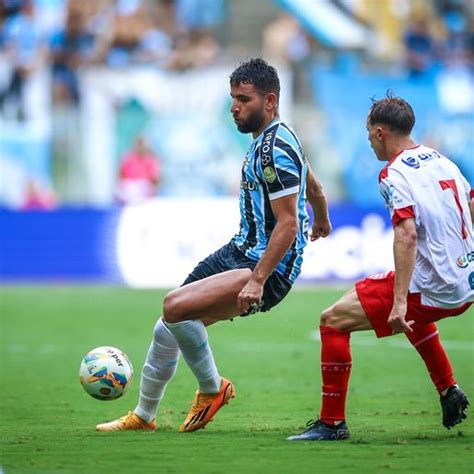 Grêmio joga mal e só empata o São Luiz na Arena