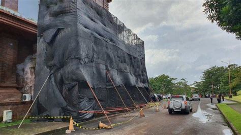 Ornamen Gedung Balai Budaya Badung Yang Telan Anggaran Rp 360 M Jebol