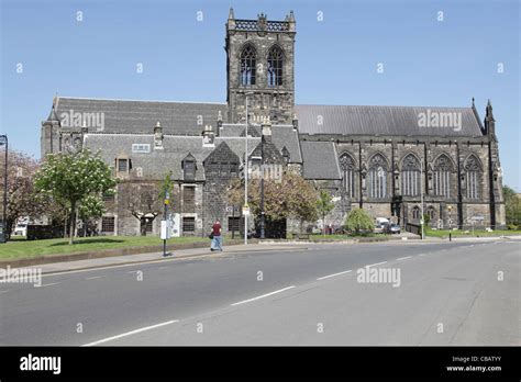 Paisley Abbey Paisley Renfrewshire Scotland Hi Res Stock Photography
