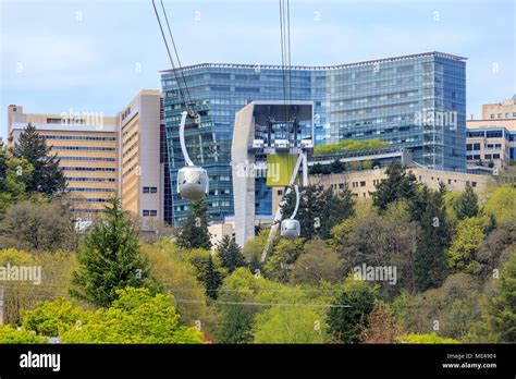 Portland Oregon Usa April 20 2018 The Portland Aerial Tram Or