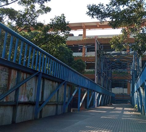 Kondisi Miris Jembatan Penyeberangan Di Kota Malang Tak Lagi Digunakan