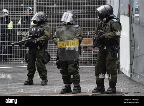 Police Officers In Full Riot Gear Stock Photo Alamy