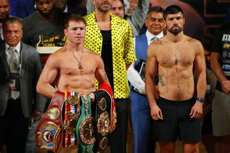 Boxeosa L Canelo Lvarez Con Sus Cinturones De Marca