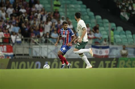 Jornal Correio Bahia Marca Aos 47 Do 2 Tempo Bate O Palmeiras E