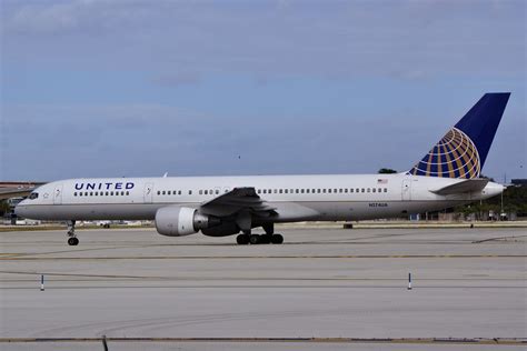 United Boeing 757 222 N574UA Th Crocoll Flickr