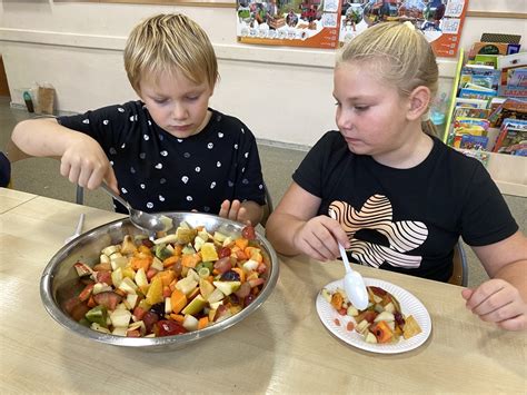 Dzień Warzyw i Owoców w SP3 Szkoła Podstawowa nr 3