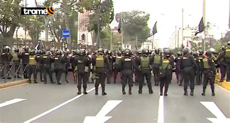 Fiestas Patrias Protestas En Perú Pnp Bloquea Ingreso De Manifestantes En Avenida Abancay