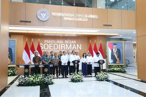 Presiden Jokowi Didampingi Menhan Prabowo Subianto Resmikan Rsppn