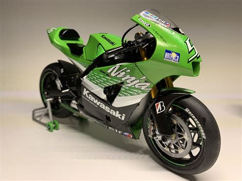 Kawasaki Ninja Zx Rr Bike Plastic Model Motorcycle Kit Scale