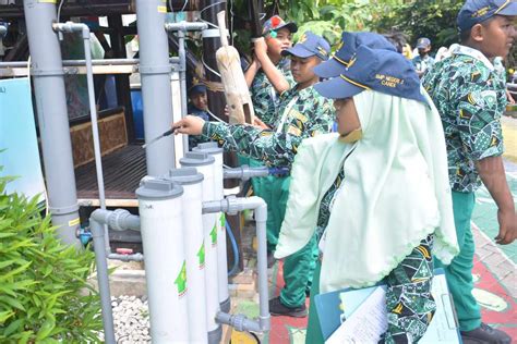 Siswa Sekolah Adiwiyata Belajar Pengelolaan Sampah Dan Lingkungan Di