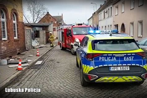 Najpierw Wjecha W Betonowy P Ot A P Niej Skasowa Osob Wk Policja