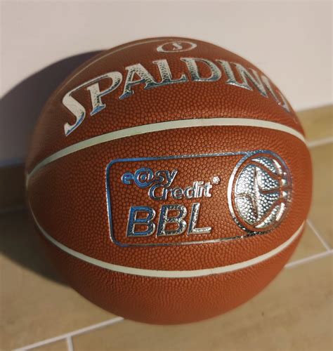 Ballspende Von Der Basketball Bundesliga Genoveva Gymnasium K Ln