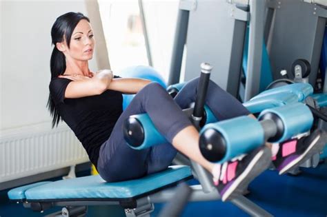 How To Effectively Use A Sit Up Bench Livestrong