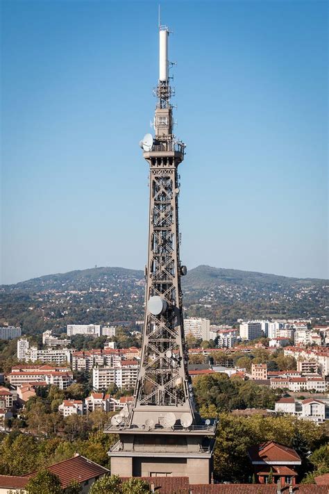 La tour métallique de Lyon Villes Colline de Fourvière Lyon