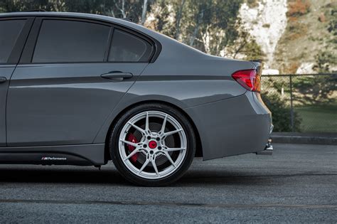 BMW 3-Series Shows Off Custom Wheels With Contrasting Red Center Caps ...