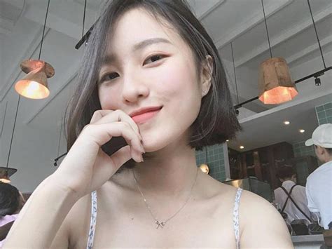 Loạt hot girl xinh đẹp nức tiếng thi đại học năm