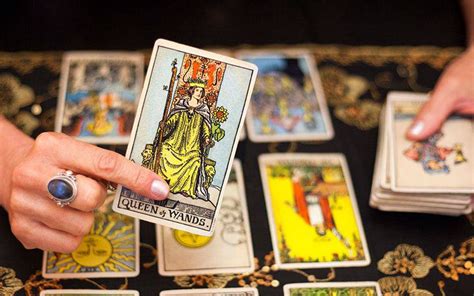 Essayez Le Tirage Tarot Gratuit Avec Denis Lapierre Les Lionnes