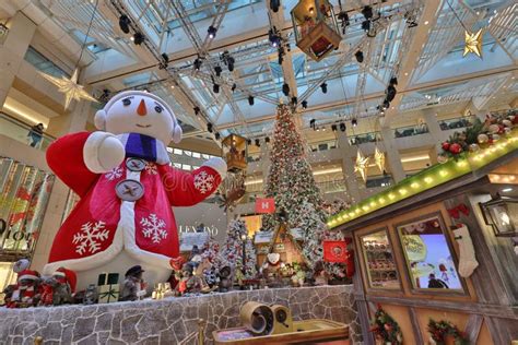 Christmas Decorations At The Landmark Shopping Mall In Hong Kong