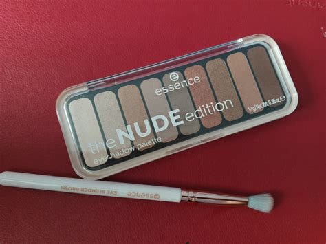 The Nude Edition Eyeshadow Palette Essence
