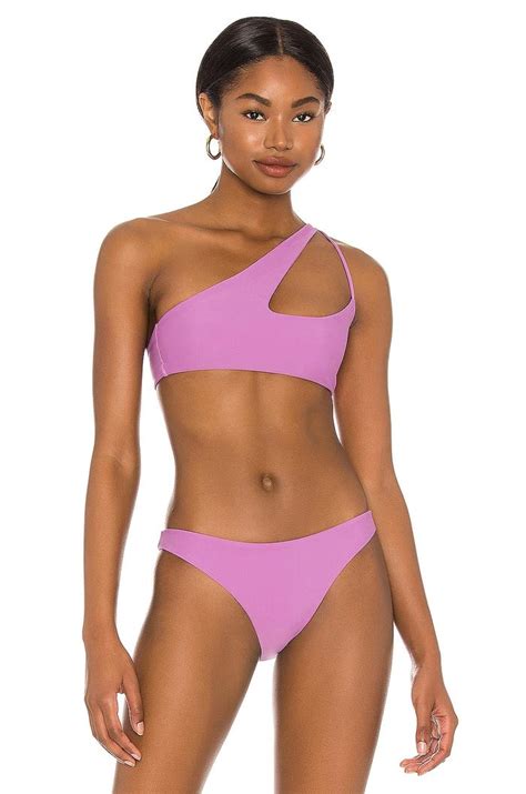 Hot Sexy Demi Skipper Bikini Pics