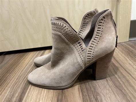 VINCE CAMUTO Nude Beige Suede Leather Ankle Boots Wom Gem